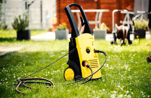 Best Pool Deck Cleaning  in Rio Bravo, TX